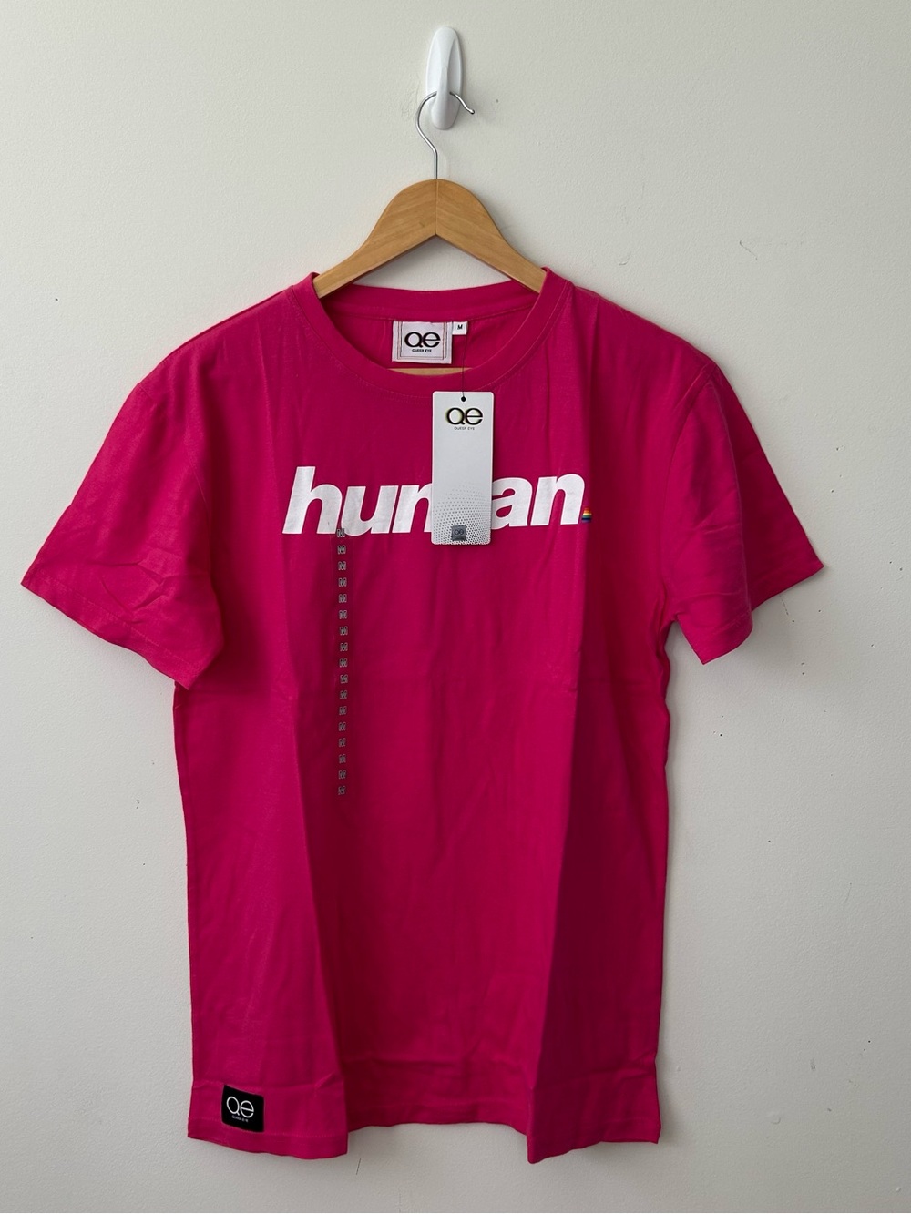 Queer Eye T-Shirt Tee Graphic Human Unisex Magenta Pink Medium NWT